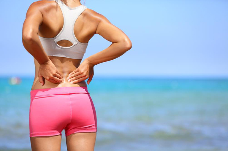 Vận động quá sức có thể gây tình trạng đau lưng, biến chứng nặng về xương khớp