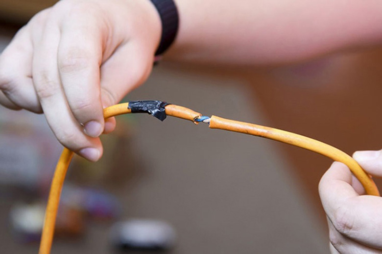 Kiểm tra xem dây nguồn của ghế massage có bị đứt hay bị nóng lên không