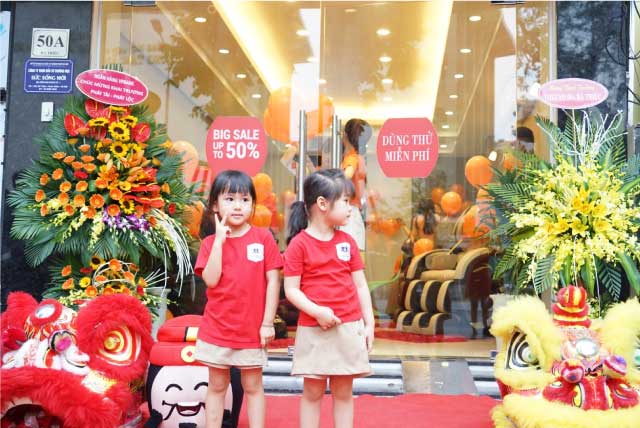 tokuyo khai truong showroom ba trieu